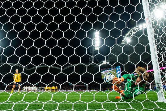 This picture is part of Bildbyrån’s selection of best sports photos from 2023. Originally published 230806 Lina Hurtig of Sweden scores the decisive goal behind goalkeeper Alyssa Naeher of USA at the penalty shoot out