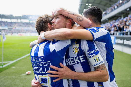 This picture is part of Bildbyrån’s selection of best sports photos from 2023. Originally published 230813 Marcus Berg of IFK Göteborg celebrates with teammates after the 2-1 goal