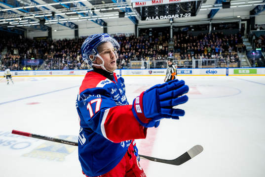 Oskarshamns Jonas Engström jublar