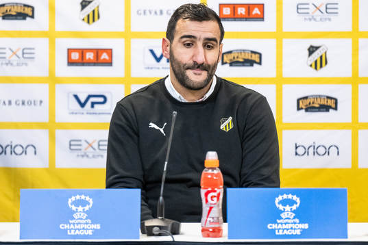 Head coach Mak Lind of Häcken at the press conference