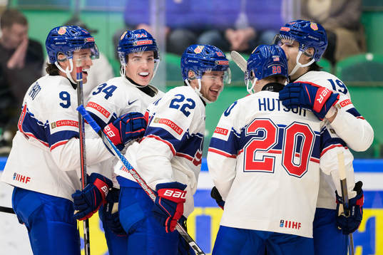 Isaac Howard of USA celebrates the 2-2 goal