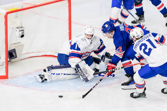Markus Stensrud of Norway and Isaac Howard of USA