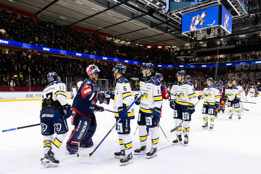 Linköpings målvakt Marcus Högberg jublar