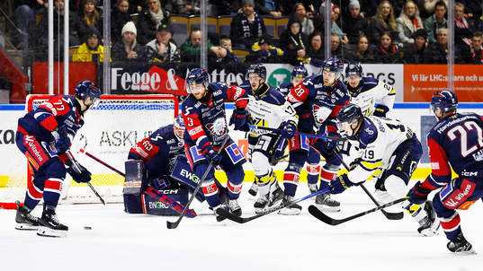 Spel framför Linköpings mål med bl.a. Linköpings Linus