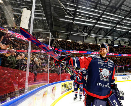 Linköpings målvakt Marcus Högberg jublar