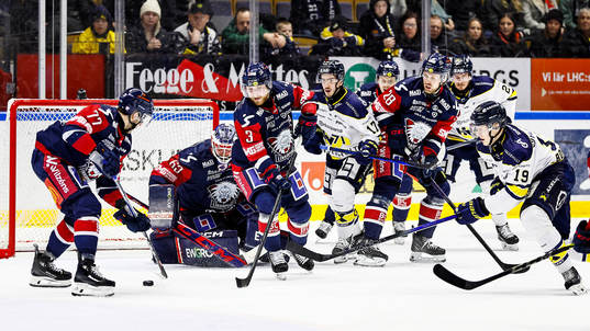 Spel framför Linköpings mål med bl.a. Linköpings Linus