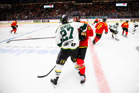 Östersunds Sebastian Benker och Brynäs Karlis Cukste