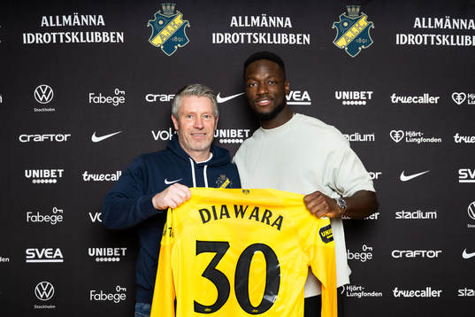 AIKs sportchef Thomas Berntsen och Ismael Diawara