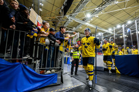 Elias Pettersson of Sweden celebrates