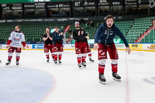 Oskarshamns Oscar Engsund jublar