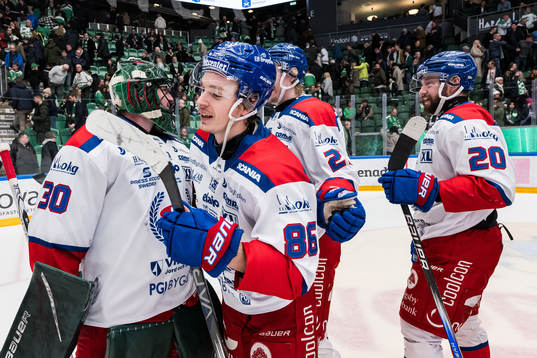 Oskarshamns målvakt Tomas Rydén och Lukas Jasek  jublar
