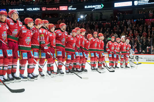 MoDos spelare jublar