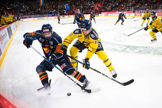 Djurgårdens Kevin Karlsson och Södertäljes Ludwig