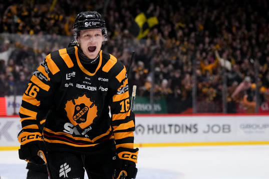 Skellefteås Linus Lindström jublar