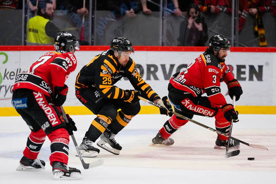 Skellefteås Dylan Sikura och Luleås Frederic Allard