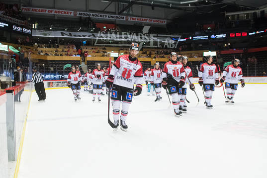 Örebros spelare jublar