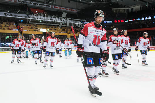 Örebros spelare jublar