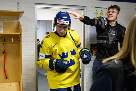 Isac Born and Anton Wahlberg celebrate