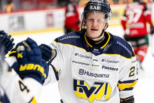 HV71s Tommi Tikka jublar