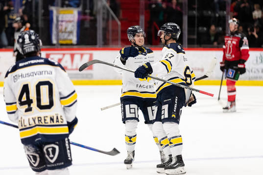 HV71s Oliwer Kaski jublar