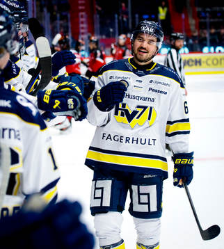 HV71s Oliwer Kaski jublar vid 2-6