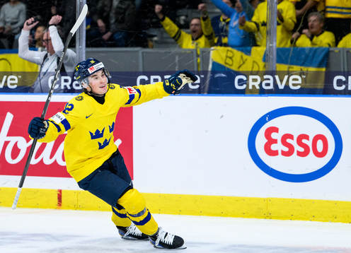 Noah Östlund of Sweden celebrates the 4-2 goal