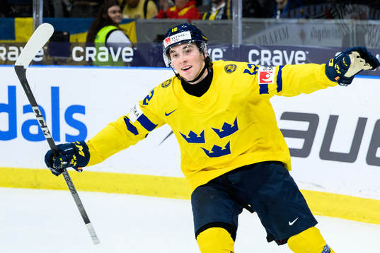 Noah Östlund of Sweden celebrates the 4-2 goal
