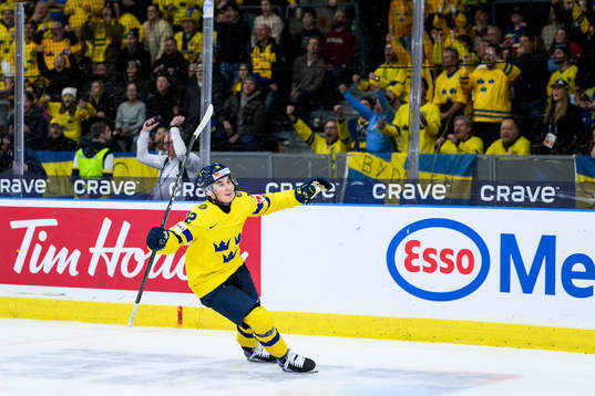 Noah Östlund of Sweden celebrates the 4-2 goal
