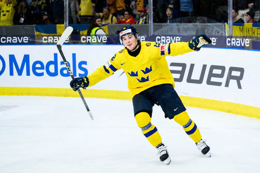 Noah Östlund of Sweden celebrates the 4-2 goal