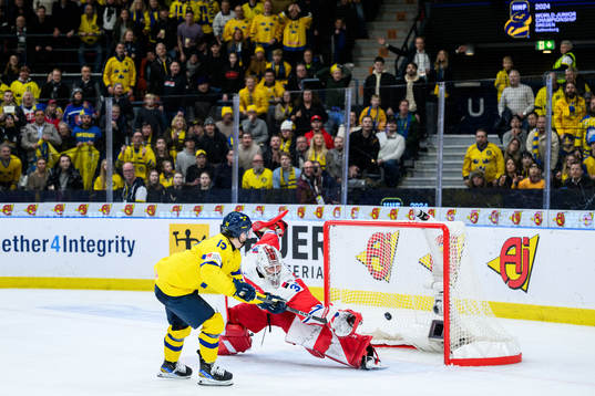 Noah Östlund of Sweden scores the 5-2 goal behind