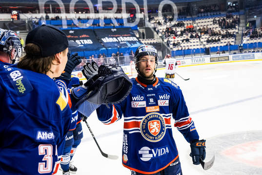 Växjös Eric Martinsson jublar