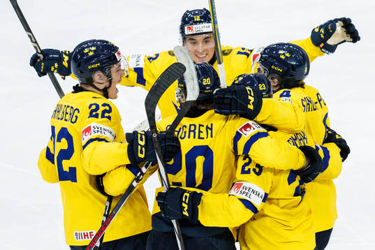 Jonathan Lekkerimäki of Sweden celebrates with teammates