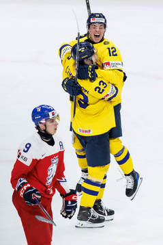 Noah Östlund and Jonathan Lekkerimäki of Sweden celebrate