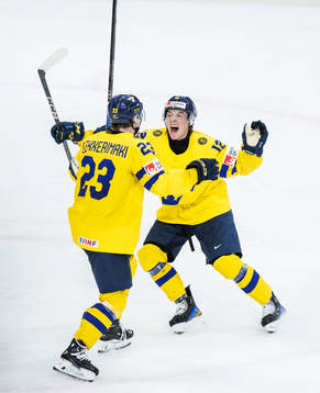 Noah Östlund and Jonathan Lekkerimäki of Sweden celebrate