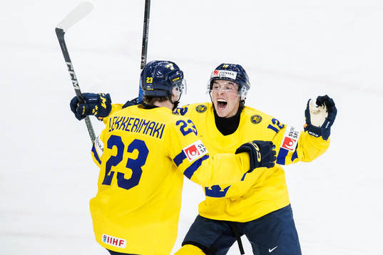 Noah Östlund and Jonathan Lekkerimäki of Sweden celebrate
