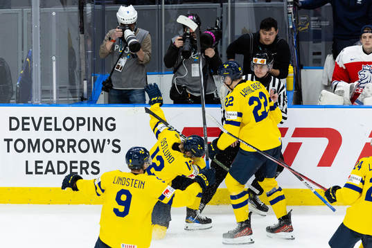 Noah Östlund of Sweden celebrates the 4-2 goal