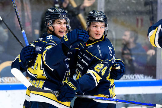 HV71s Hugo Fransson och Oscar Fisker Molgaard jublar