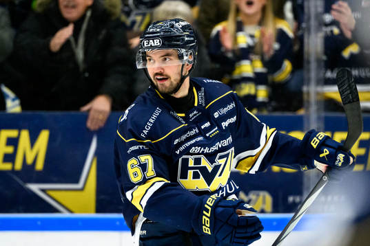 HV71s Oliwer Kaski jublar