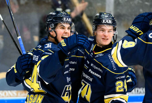 HV71s Hugo Fransson och Oscar Fisker Molgaard jublar