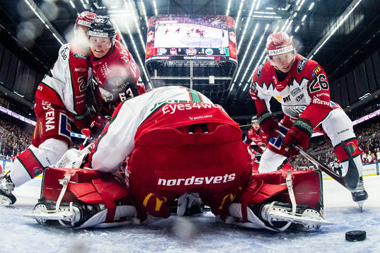 Malmö Redhawks Fredrik Händemark oroar mot Frölundas