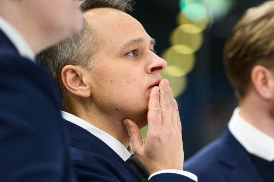 Head coach Andreas Karlsson of Sweden