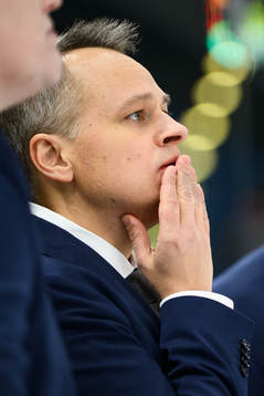 Head coach Andreas Karlsson of Sweden