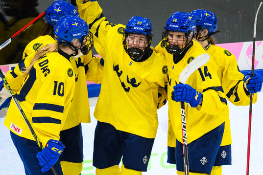 Anna Brenkle of Sweden celebrates with teammates
