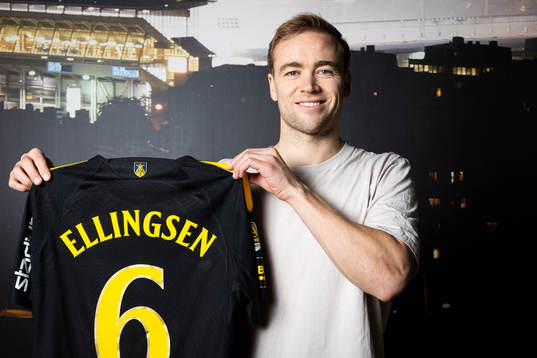 Martin Ellingsen poserar för ett porträtt i samband med att han presenteras som nyförvärv