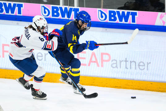 Taylor Senecal of USA and Tilde Utbult of Sweden