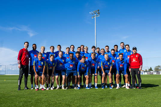 Interim coach Daniel Bäckström, Isaac Kiese Thelin,