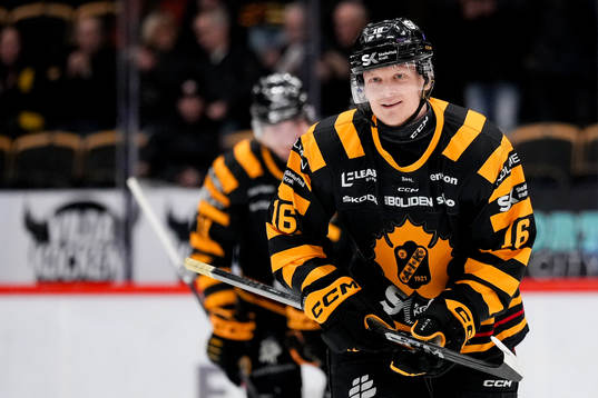 Skellefteås Linus Lindström jublar