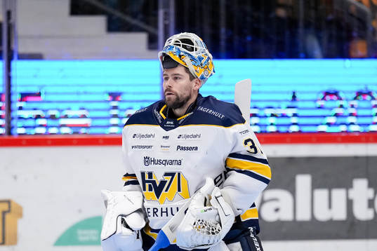 HV71s målvakt Joni Ortio blir utbytt
