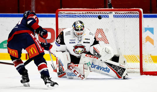 Linköpings Broc Little och Malmö Redhawks målvakt Adam