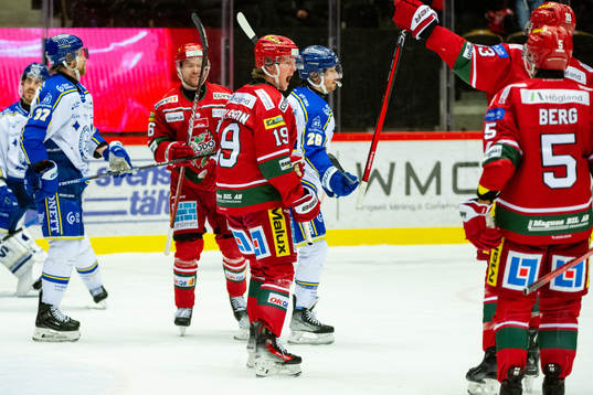 MoDos Erik Karlsson jublar